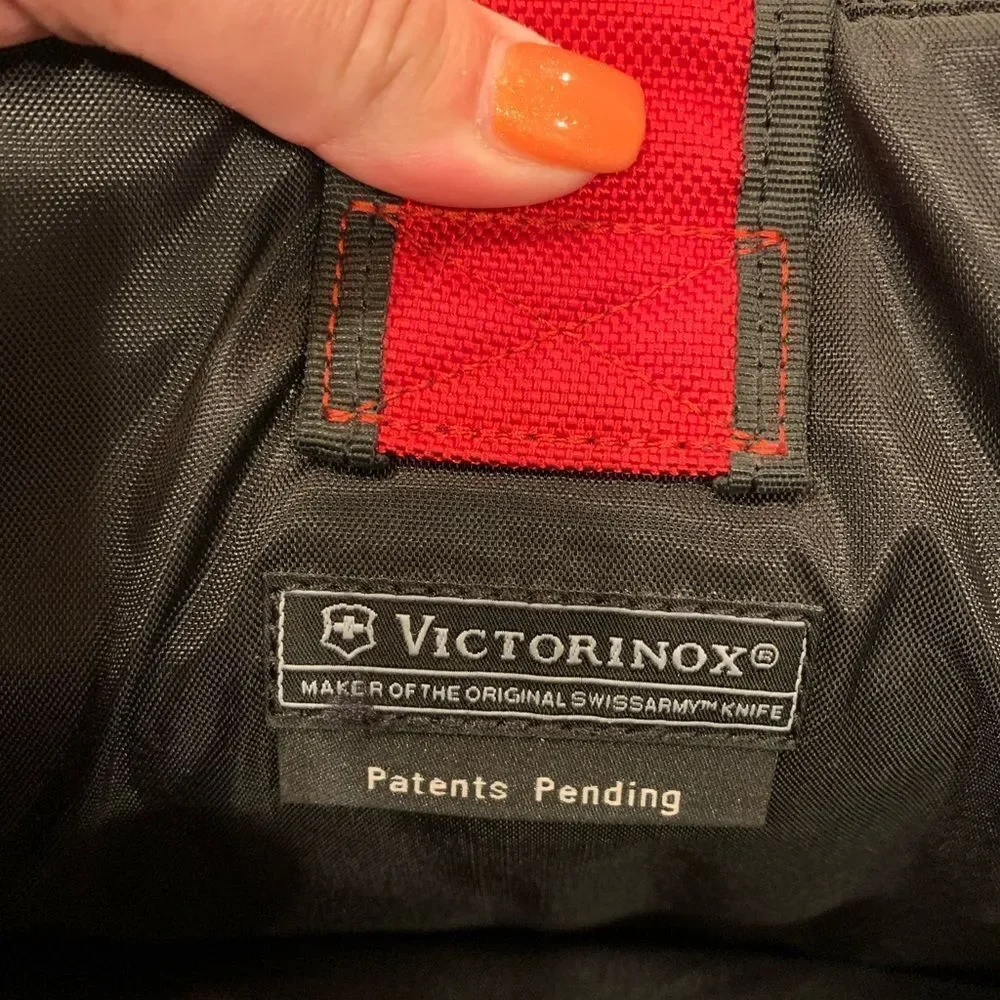 VICTORINOX Swiss Army Laptop Crossbody Bag